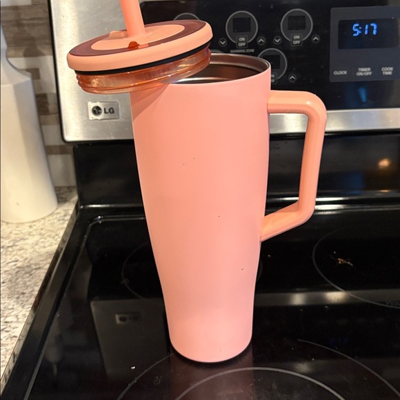 BrüMate Pink water bottle - Picture 3 of 9